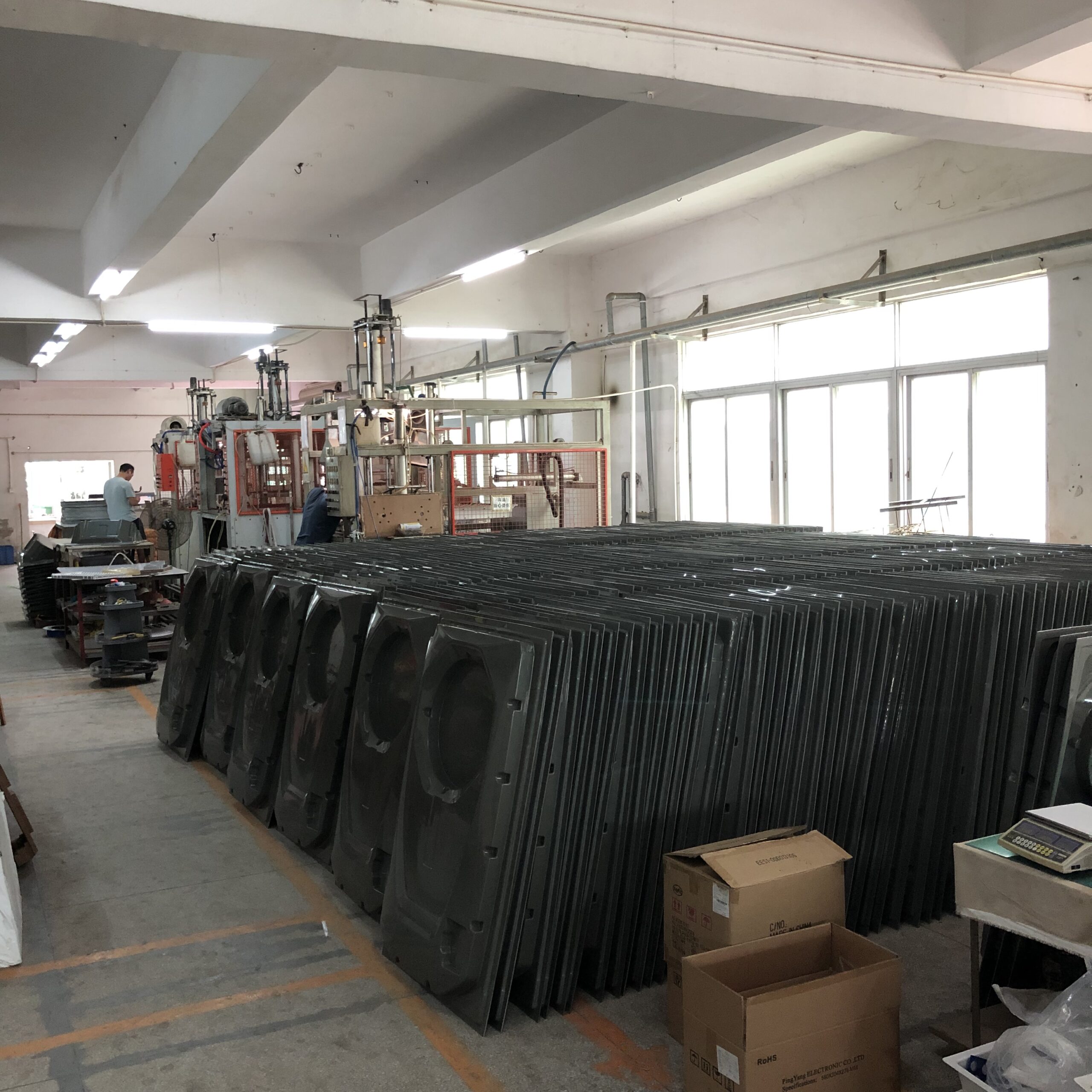 Comparison of vacuum forming vs injection molding