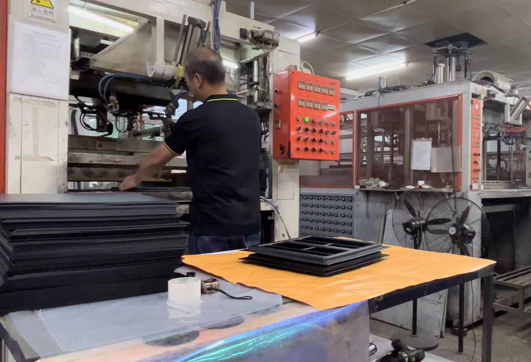 Vacuum forming production facility with multiple machines